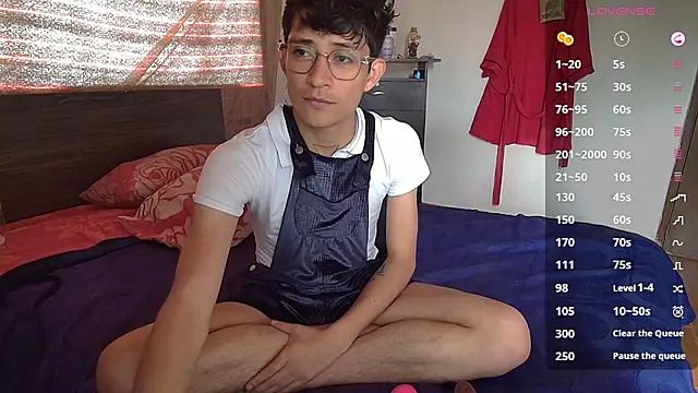 Snapshot of Sweet_c4mer0n chatting on 10/14/25, 04:30 Sweet c4mer0n online show from 10/14/25, 04:30