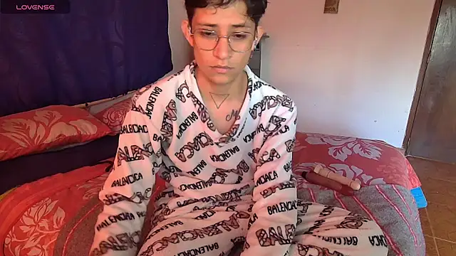 Snapshot of Sweet_c4mer0n chatting on 10/18/25, 11:33 Sweet c4mer0n online show from 10/18/25, 11:33