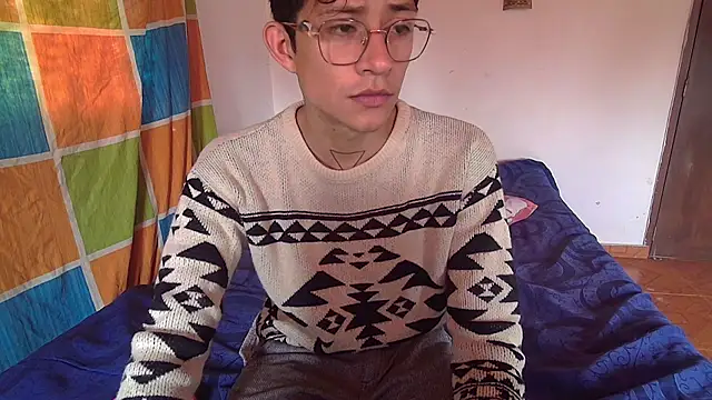 Snapshot of Sweet_c4mer0n chatting on 10/28/25, 03:04 Sweet c4mer0n online show from 10/28/25, 03:04