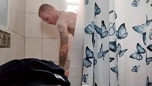 Snapshot of Analgapingspecialist71269 chatting on 01/14/26, 04:01 Analgapingspecialist71269 online show from 01/14/26, 04:01