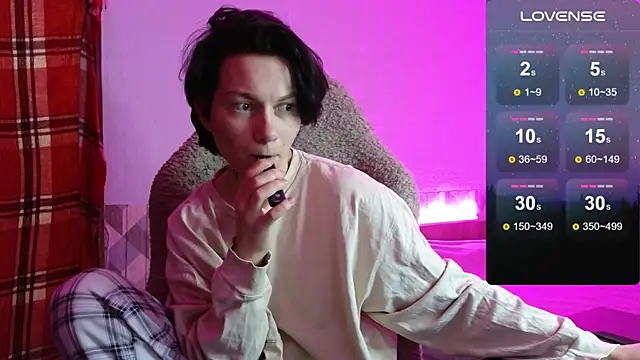 esajukyy online show from 11/19/25, 10:26