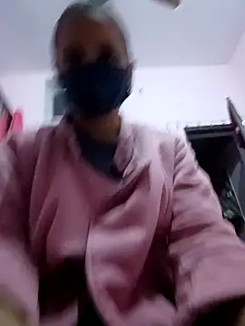 Snapshot of anglepiki chatting on 01/21/25, 12:18 anglepiki online show from 01/21/25, 12:18