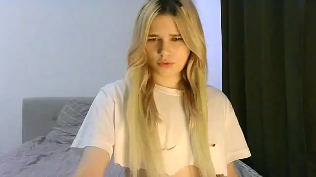 Snapshot of Steph_Cutey chatting on 12/18/24, 10:40 Steph Cutey online show from 12/18/24, 10:40