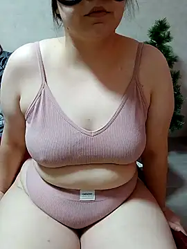 Snapshot of Miranda_Nancy chatting on 01/26/25, 02:41 Miranda Nancy online show from 01/26/25, 02:41