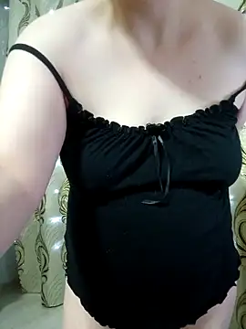 Snapshot of Miranda_Nancy chatting on 11/06/25, 04:41 Miranda Nancy online show from 11/06/25, 04:41