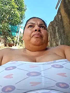Snapshot of chubby_sexy_big_tits chatting on 09/13/25, 01:00 chubby sexy big tits online show from 09/13/25, 01:00