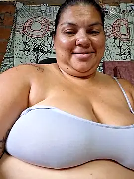 Snapshot of chubby_sexy_big_tits chatting on 09/17/25, 10:00 chubby sexy big tits online show from 09/17/25, 10:00