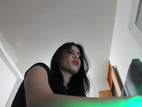 Snapshot of bunny_1922 chatting on 10/28/25, 04:05 bunny 1922 online show from 10/28/25, 04:05