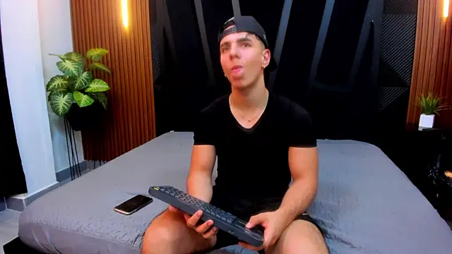 Flynn Riider online show from 01/24/25, 05:42