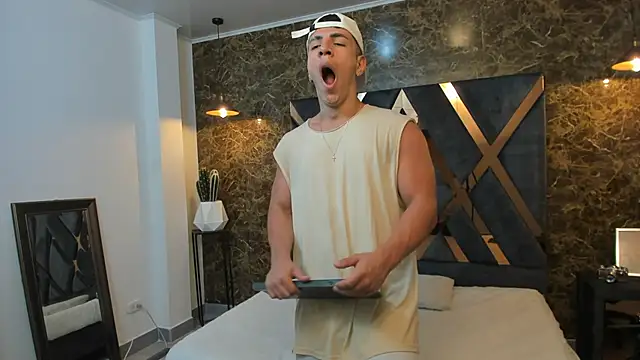 Flynn Riider online show from 03/04/25, 11:51