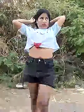 Snapshot of Danna-linyi chatting on 05/02/26, 03:39 Danna-linyi online show from 05/02/26, 03:39
