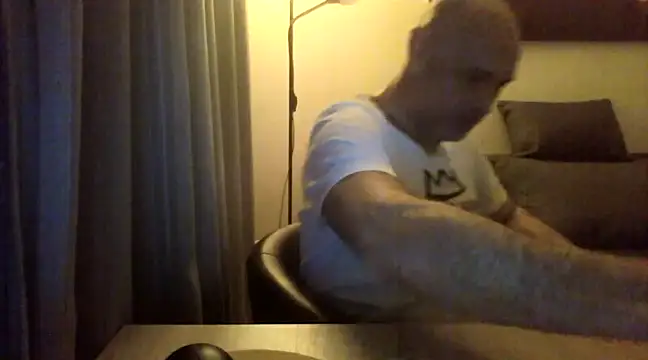 Snapshot of Avamereandmikel chatting on 03/23/25, 12:04 Avamereandmikel online show from 03/23/25, 12:04