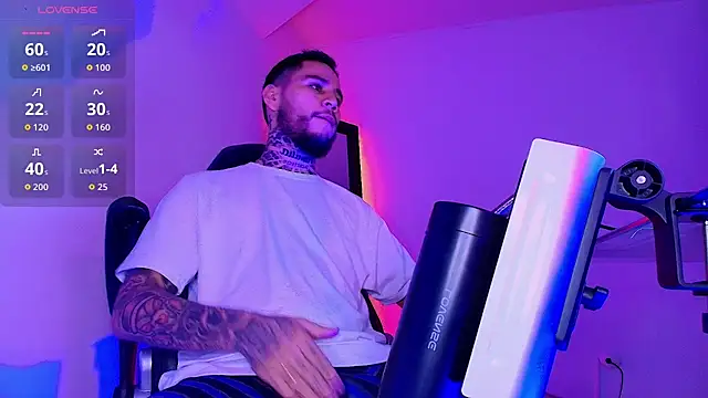 Junihn0 online show from 12/17/25, 06:58