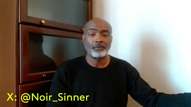 Snapshot of sinnernoir chatting on 05/01/26, 05:17 sinnernoir online show from 05/01/26, 05:17