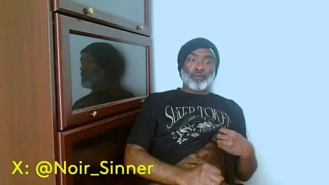 Snapshot of sinnernoir chatting on 05/22/26, 02:55 sinnernoir online show from 05/22/26, 02:55