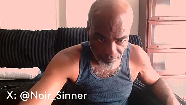 Snapshot of sinnernoir chatting on 06/14/26, 05:26 sinnernoir online show from 06/14/26, 05:26