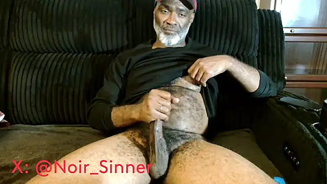 Snapshot of sinnernoir chatting on 06/25/26, 05:23 sinnernoir online show from 06/25/26, 05:23