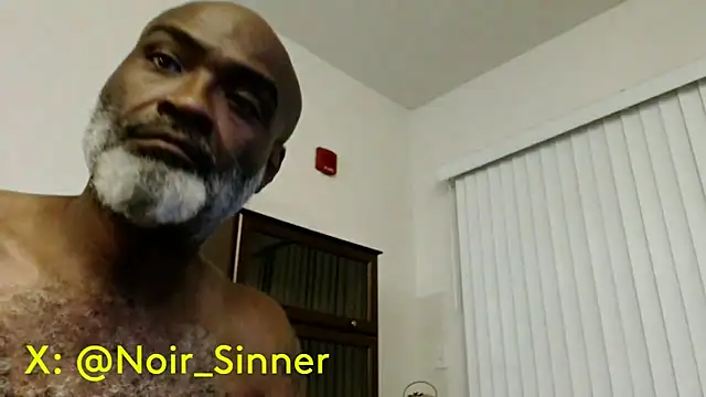 Snapshot of sinnernoir chatting on 06/29/26, 04:30 sinnernoir online show from 06/29/26, 04:30