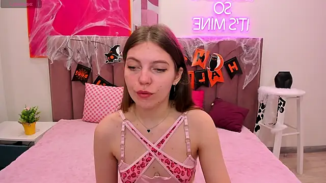 marie reyes  online show from 10/31/25, 01:39