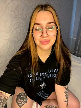 VikiDemi online show from 09/26/25, 06:50