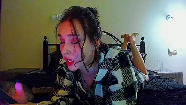 LinaTruly online show from 12/13/25, 10:04