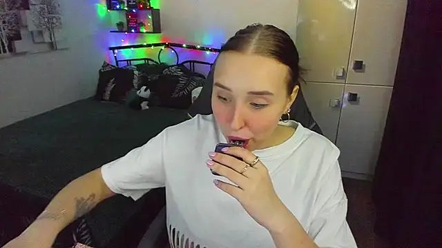 LinaTruly online show from 02/23/26, 10:40