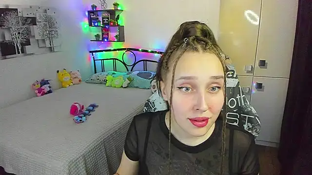 LinaTruly online show from 04/17/26, 08:34