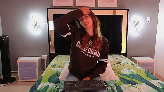 jolie lov online show from 02/25/26, 01:21