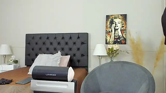 Robin Rief online show from 01/30/25, 03:55