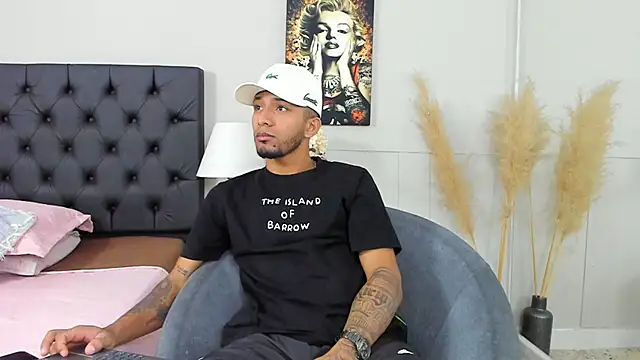 Robin Rief online show from 02/02/25, 03:32