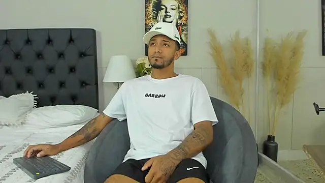 Robin Rief online show from 02/12/25, 03:29