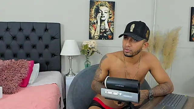 Robin Rief online show from 03/02/25, 03:34