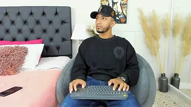 Robin Rief online show from 03/11/25, 03:37