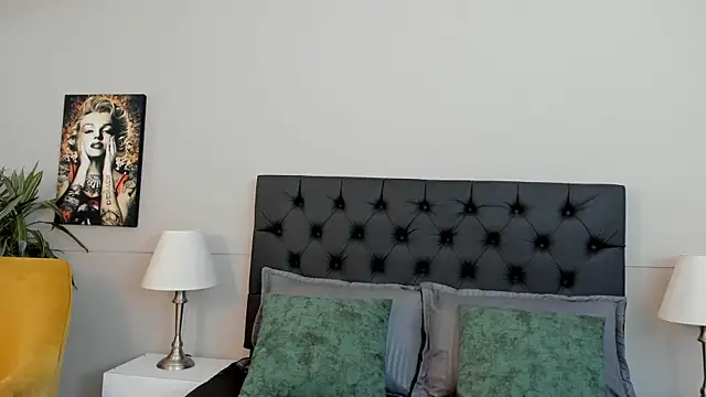 Robin Rief online show from 10/18/25, 03:42