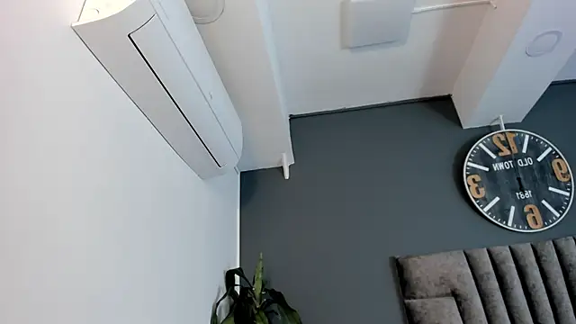 Robin Rief online show from 12/05/25, 03:48