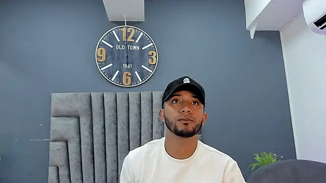 Robin Rief online show from 04/07/26, 07:36