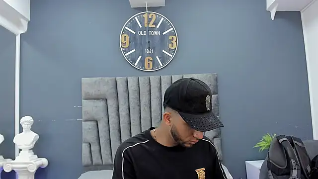 Robin Rief online show from 04/11/26, 07:29