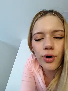 NicoleCut online show from 02/18/25, 02:06