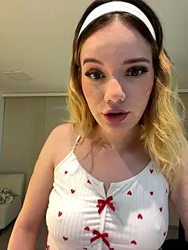 NicoleCut online show from 10/26/25, 10:54