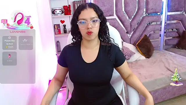 Aurora Brownn online show from 12/19/25, 03:57