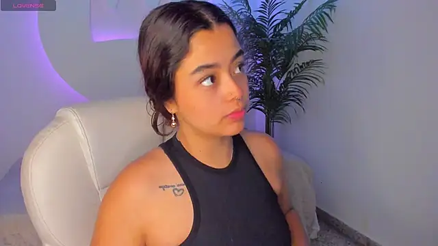 Snapshot of Ariana_Pierce chatting on 10/23/25, 12:26 Ariana Pierce online show from 10/23/25, 12:26