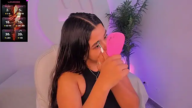 Snapshot of Ariana_Pierce chatting on 12/19/25, 12:34 Ariana Pierce online show from 12/19/25, 12:34