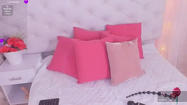 anchela-garcia1 online show from 09/18/25, 12:18