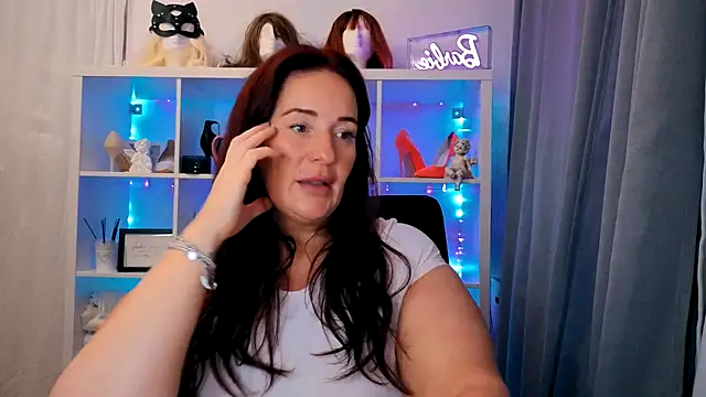 Engel mia online show from 10/13/25, 11:16