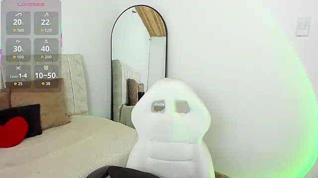 Lunnasweet1  online show from 10/02/25, 03:13