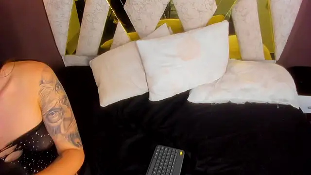 Amelia lorenz online show from 12/24/24, 12:22