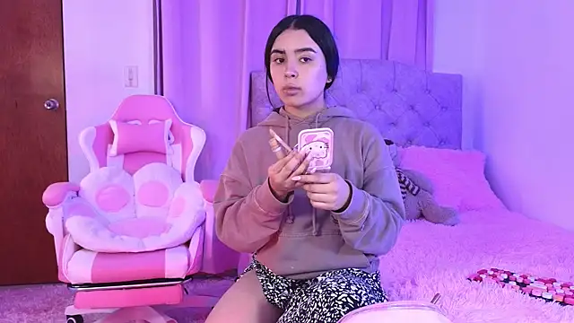 Emily-14 online show from 01/28/25, 04:08