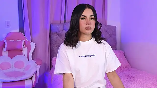 Emily-14 online show from 01/30/25, 04:48