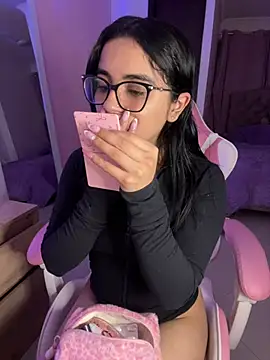 Emily-14 online show from 05/05/26, 06:21