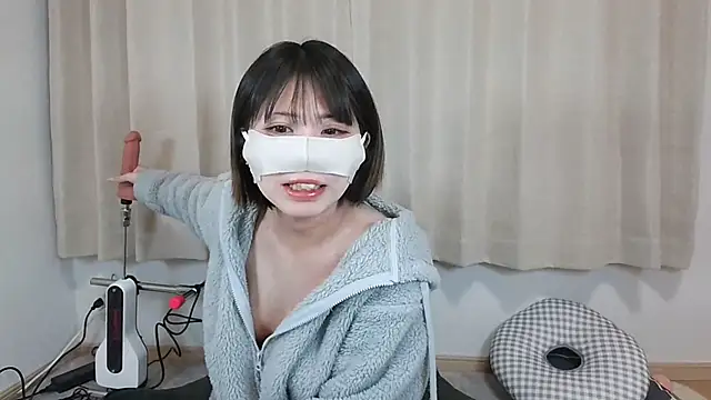 Snapshot of -anzu-o chatting on 02/14/25, 11:53 -anzu-o online show from 02/14/25, 11:53